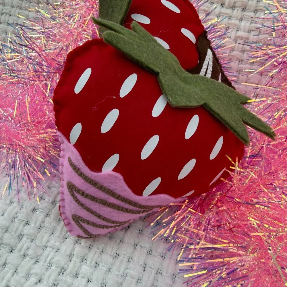 Strawberry felt wreath attachment/ strawberry decor/ home decor